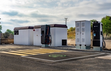 ¿Máquinas expendedoras que funcionan con la energía generada por las propias estaciones de recarga?